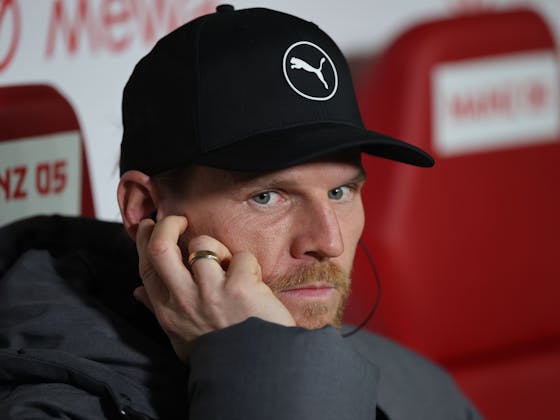 Bundesliga Coach Loses Temper at Press Conference Scuffle