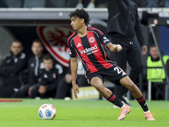 Journalist Manchester United Evaluating Potential Acquisition of Bundesliga Defender