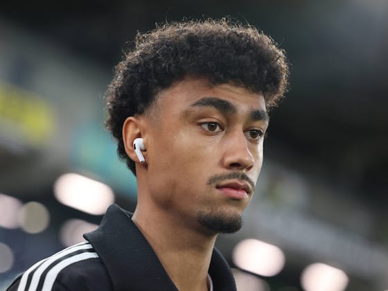 Report: Manchester United poised to compete with Arsenal for Bundesliga defender signing 3 Report Manchester United poised to compete with Arsenal for Bundesliga